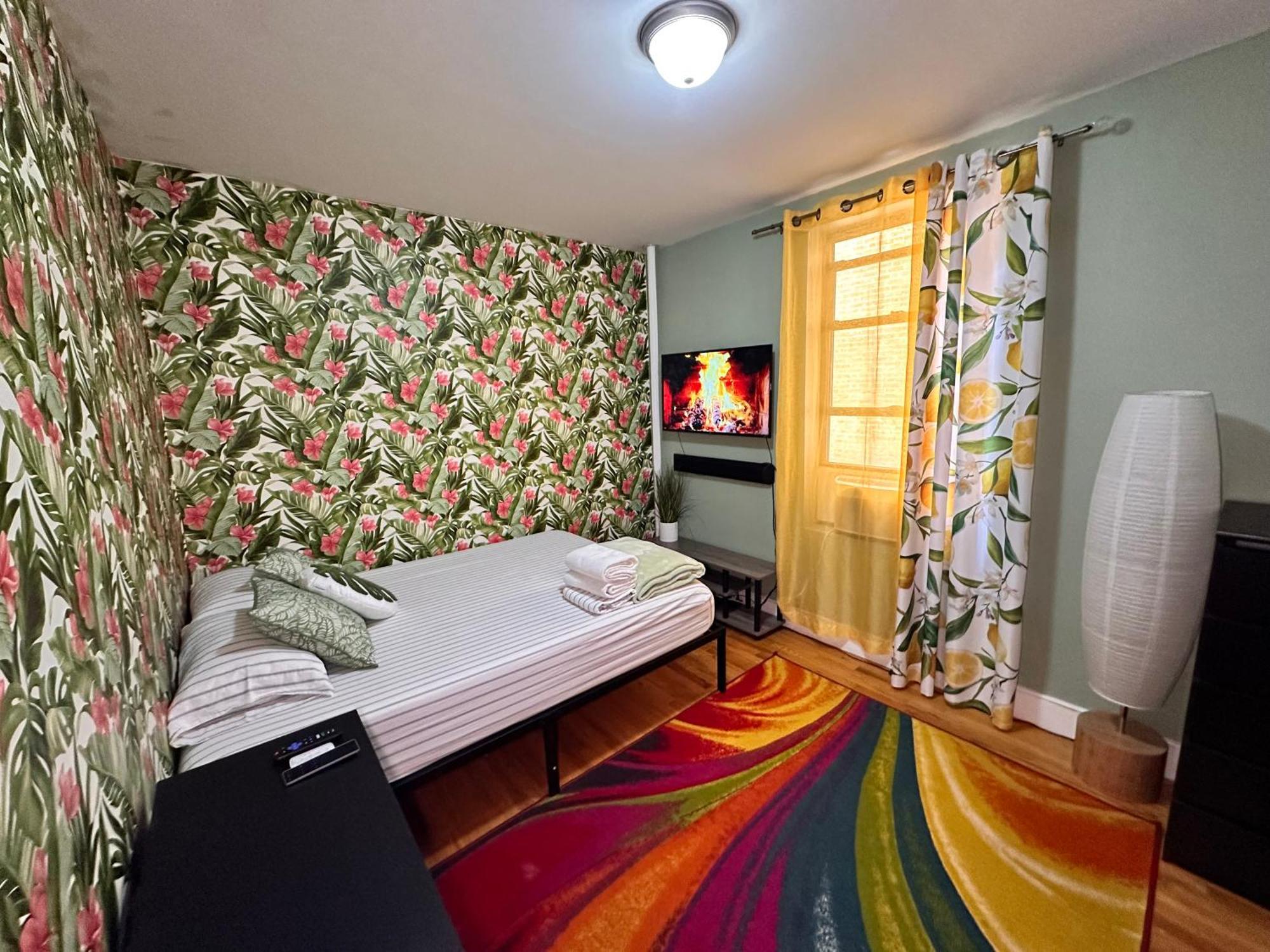 Tropical Comfort Room In Harlem Cozy Stay With Snacks & Style New York Exterior foto